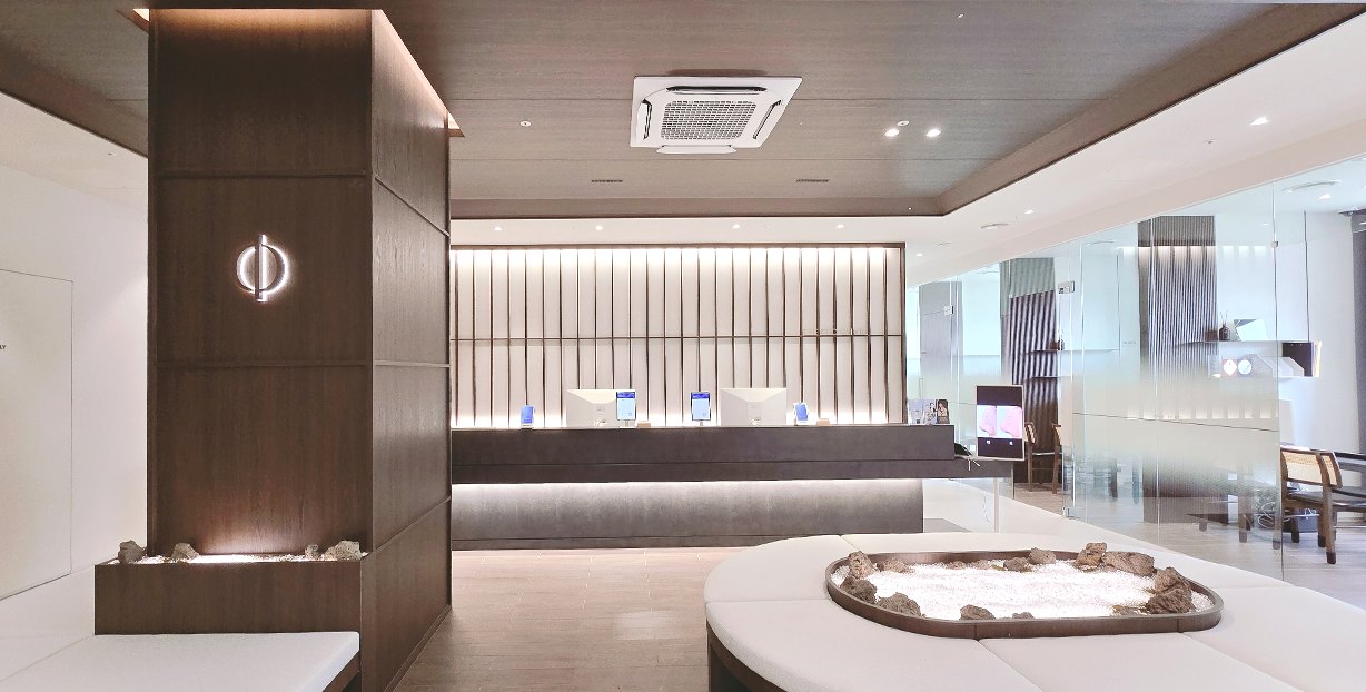 THE IPPO CLINIC interior